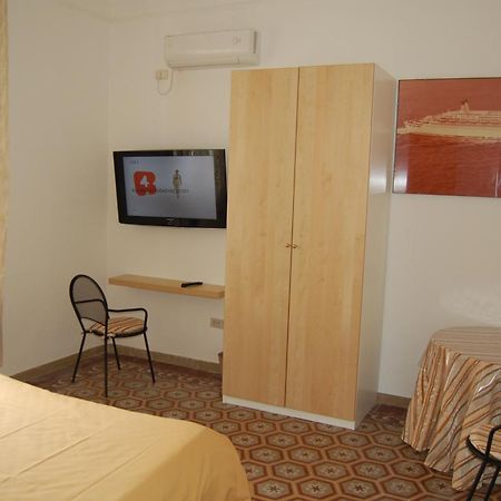 Arena Alfieri B&B ลีวอร์โน ห้อง รูปภาพ